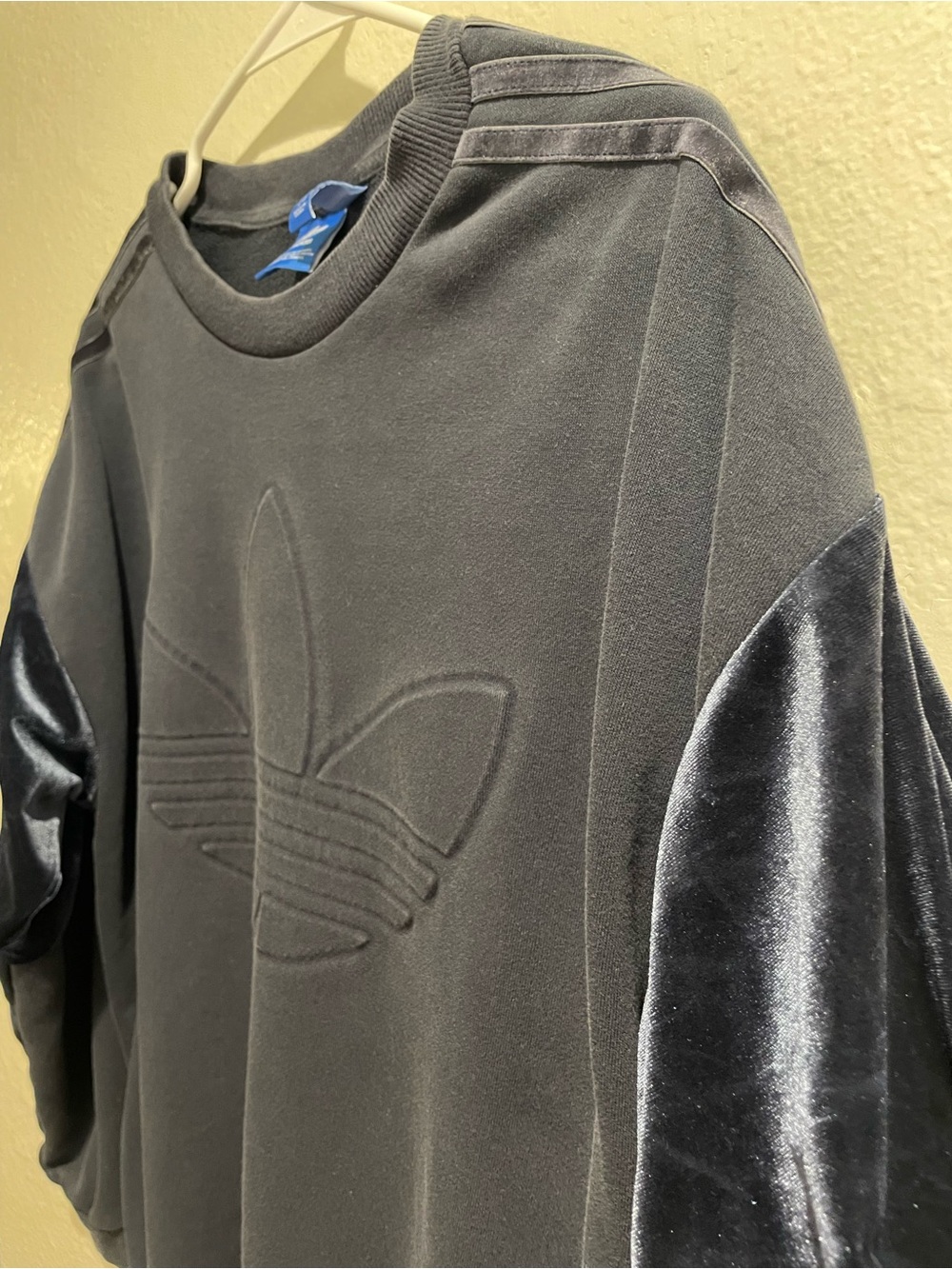 🔥 GRAIL ALERT: adidas Originals "Flock" Velour Panel Crewneck 🔥 - Picture 4 of 7